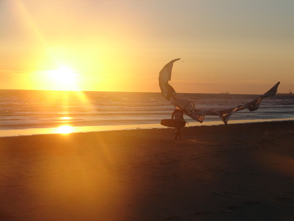 Kitesurf al tramonto